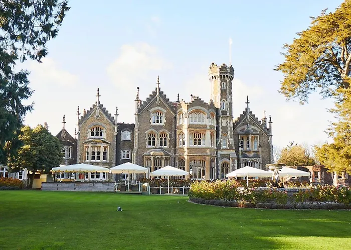 Luxury and Comfort: Five Star Hotels in Windsor