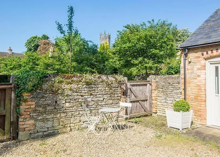 Best Cheap Accommodation in Oundle, UK